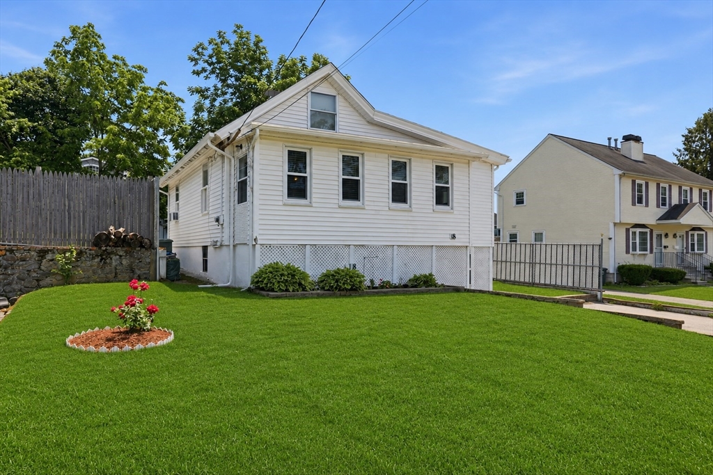 18 Glenwood St Property Photo 2