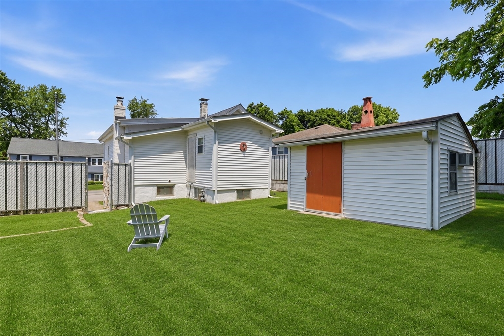 18 Glenwood St Property Photo 3