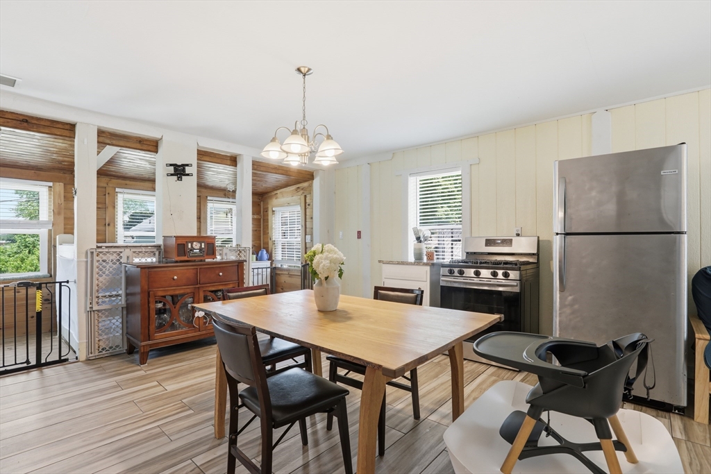 18 Glenwood St Property Photo 6