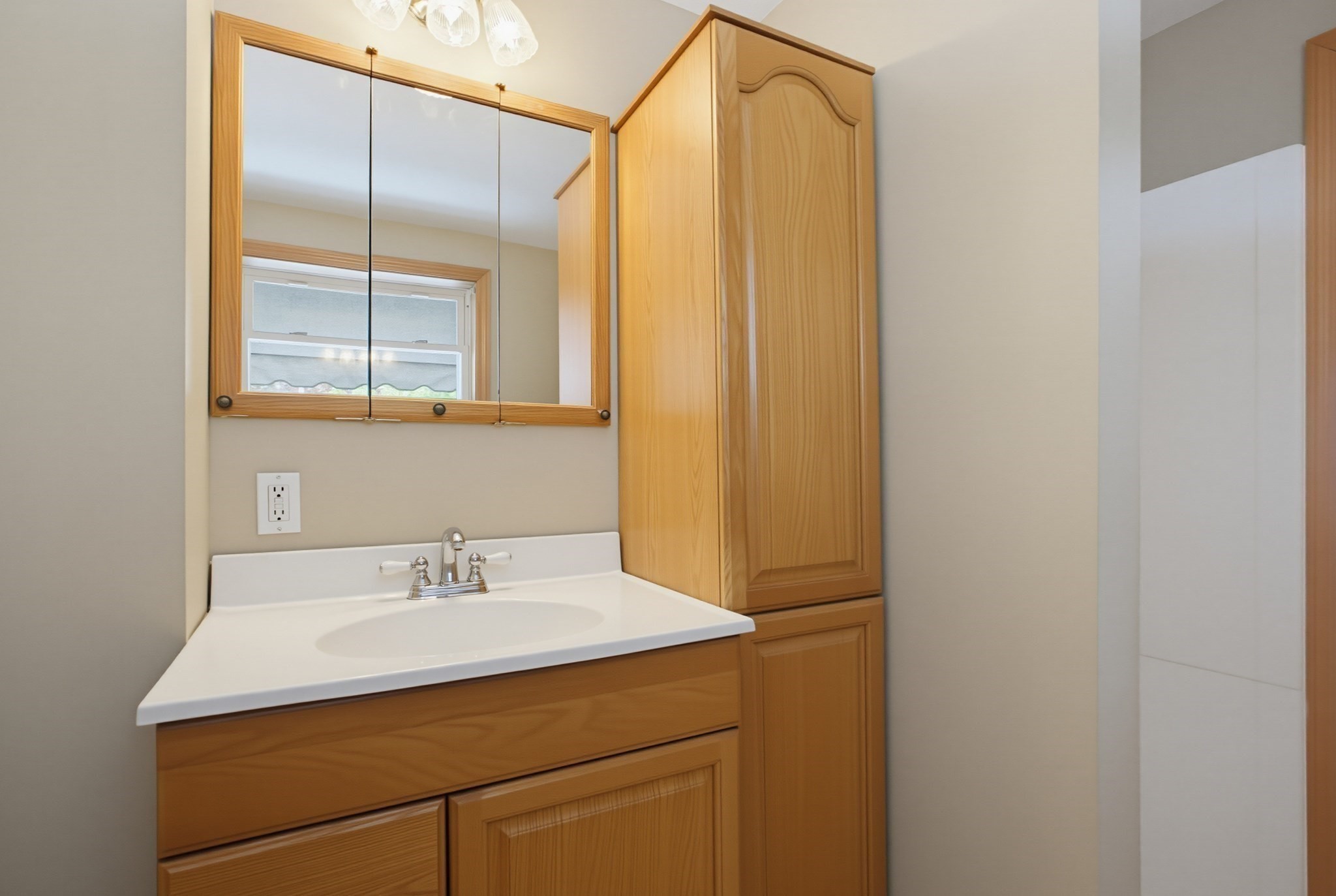 113 Summer St Property Photo 27