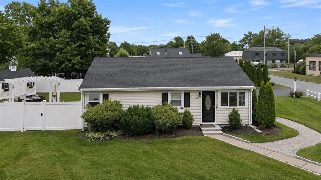 15 Riverside Ct Property Photo 3