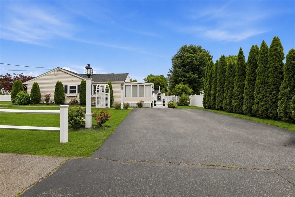 15 Riverside Ct Property Photo 6