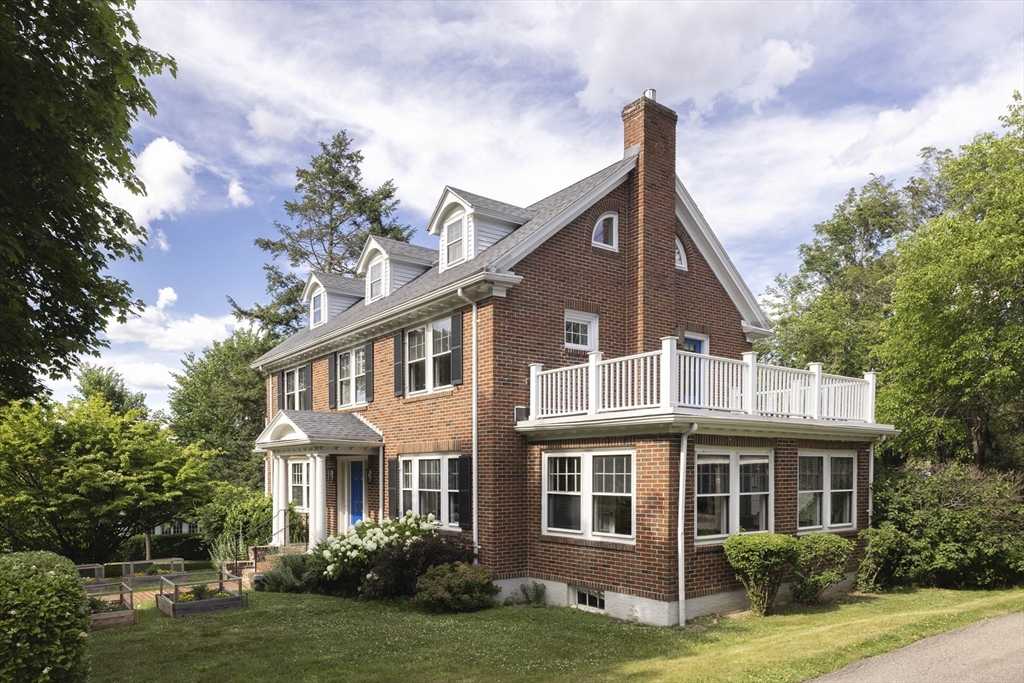 156 Common Street Property Photo 1