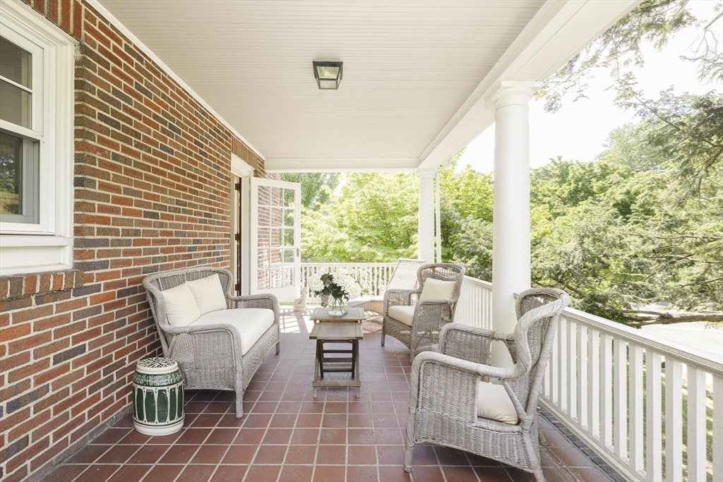 156 Common Street Property Photo 18