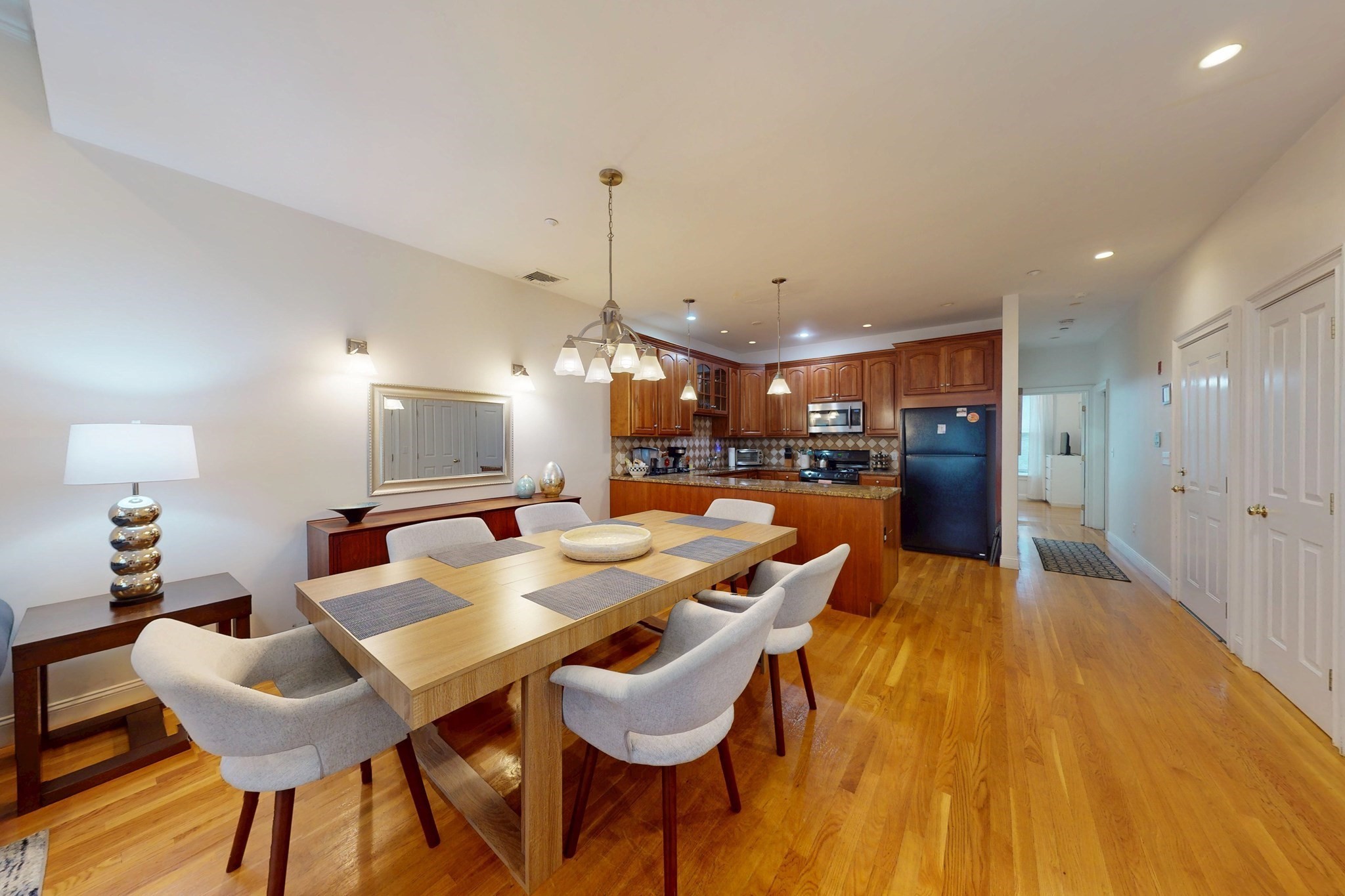 2 Harvard Square Property Photo 3