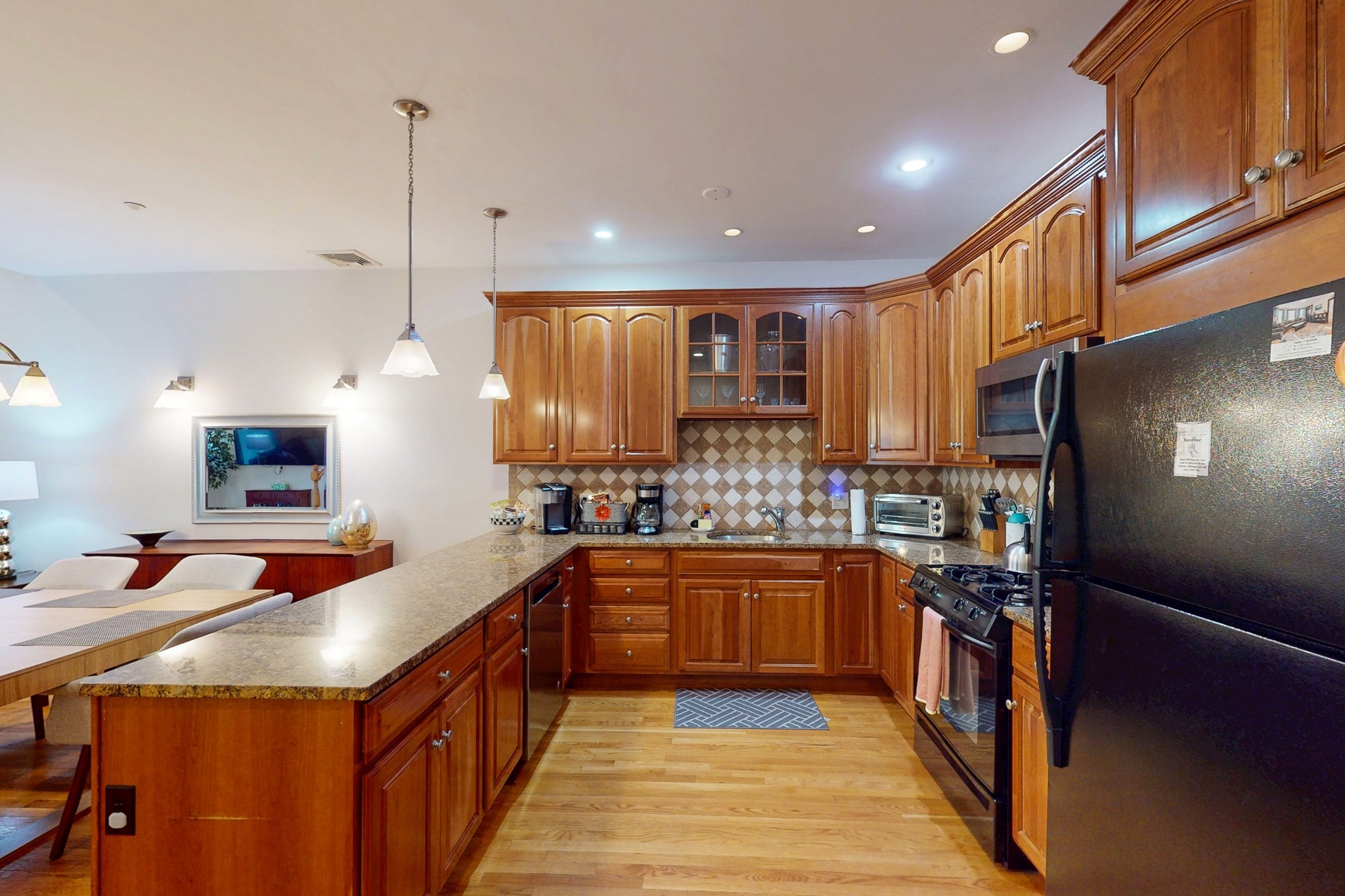 2 Harvard Square Property Photo 8