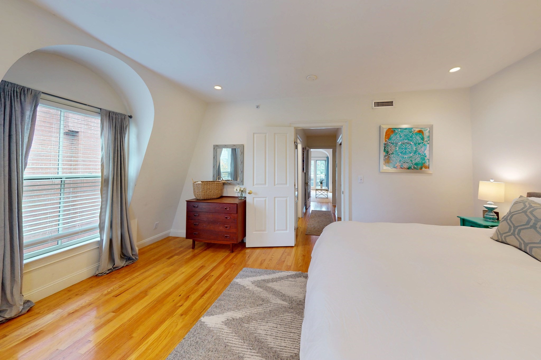 2 Harvard Square Property Photo 17