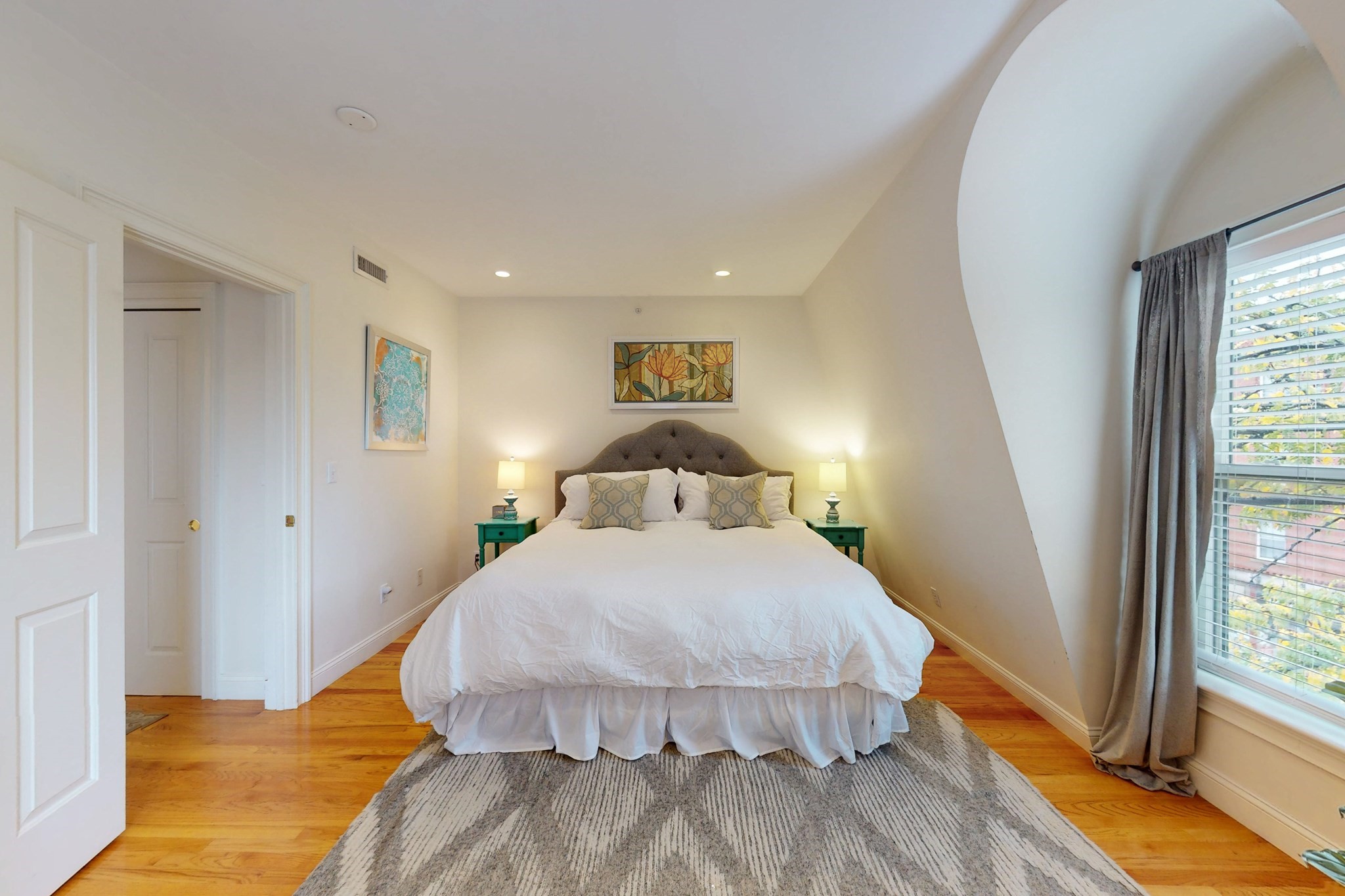 2 Harvard Square Property Photo 18