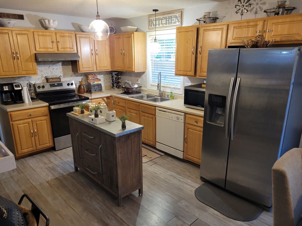 142 Jasper Property Photo 4