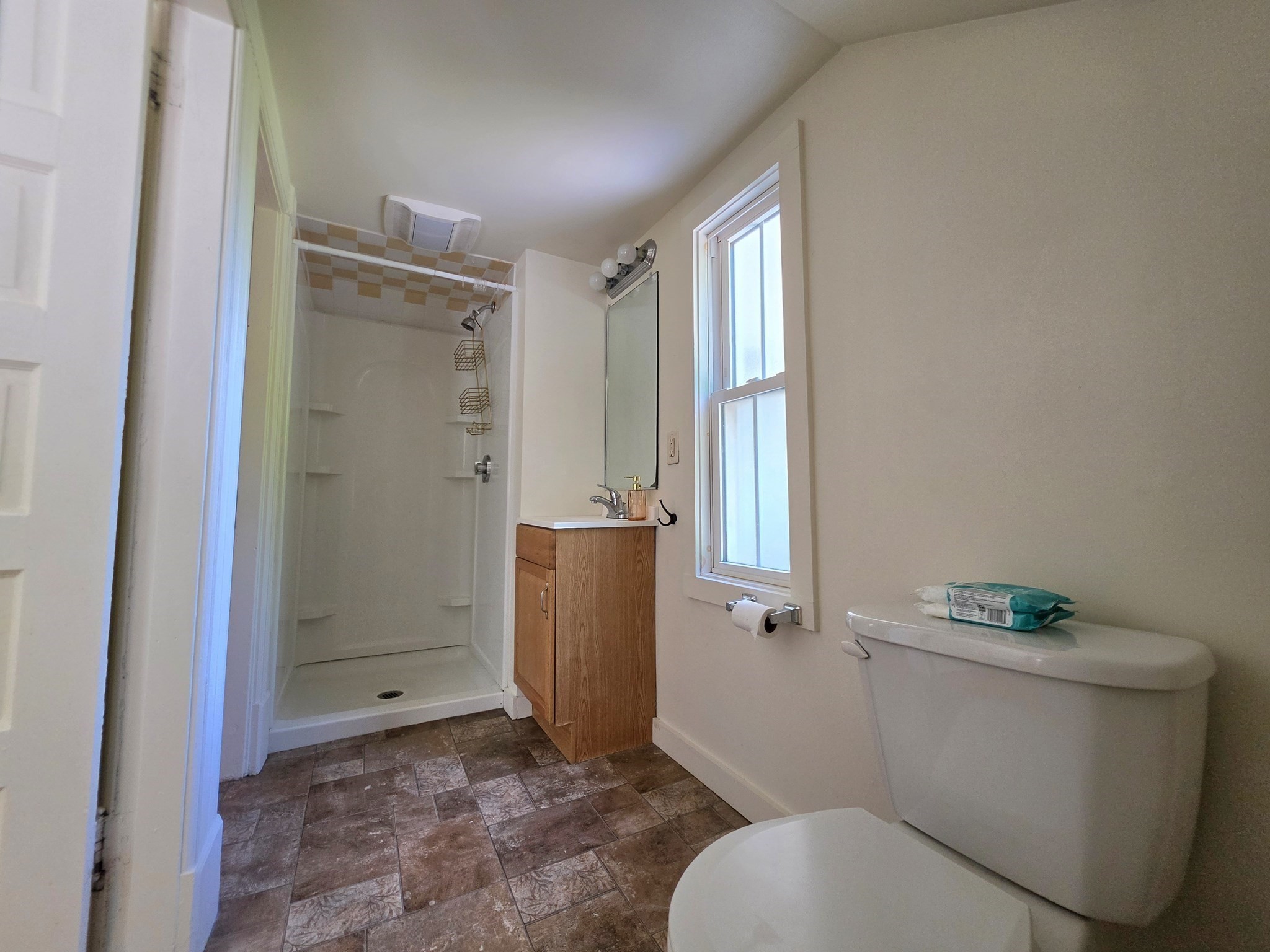 702-704 Main St Property Photo 12