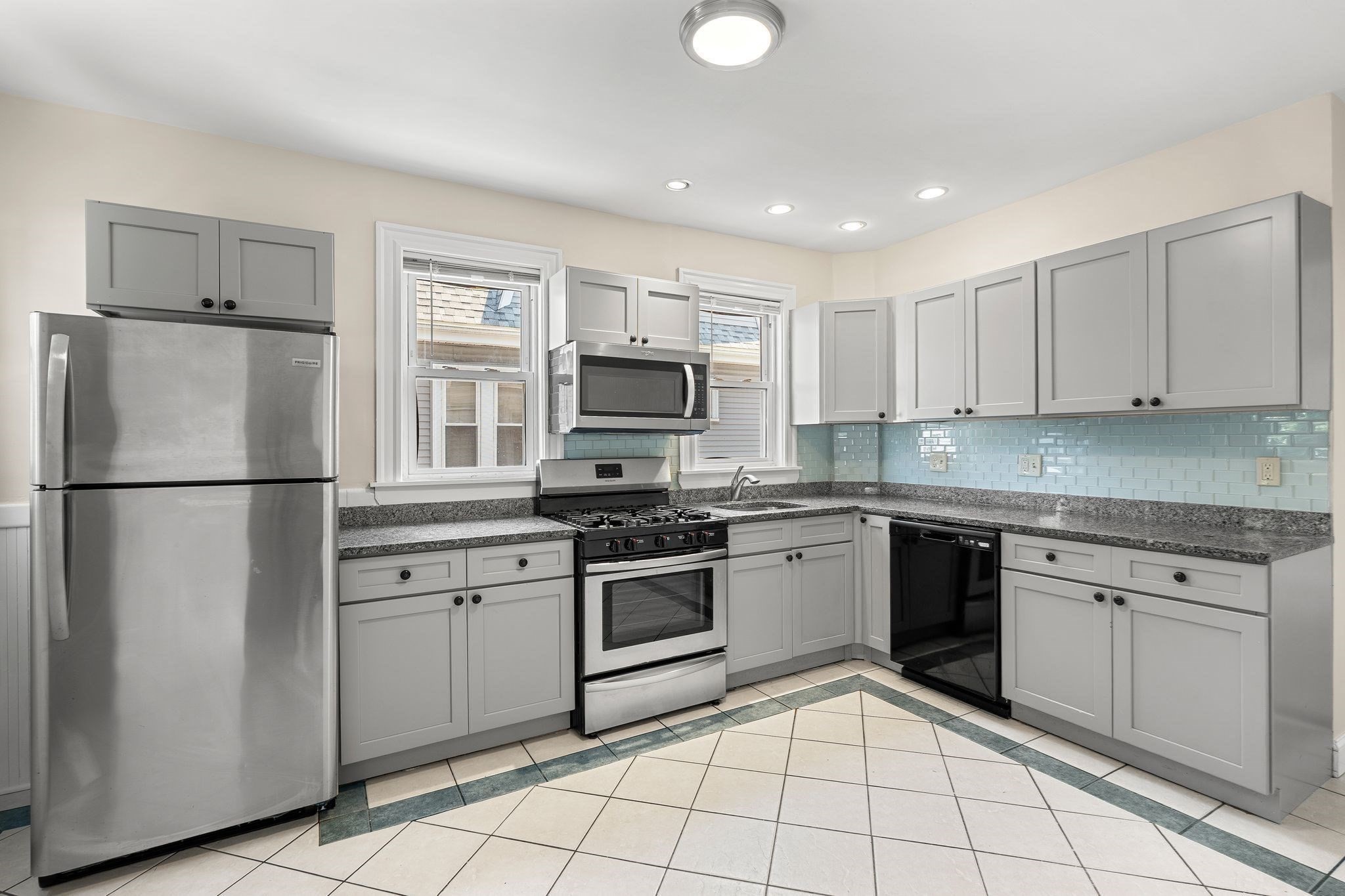 987-989 Boylston Street Property Photo 4