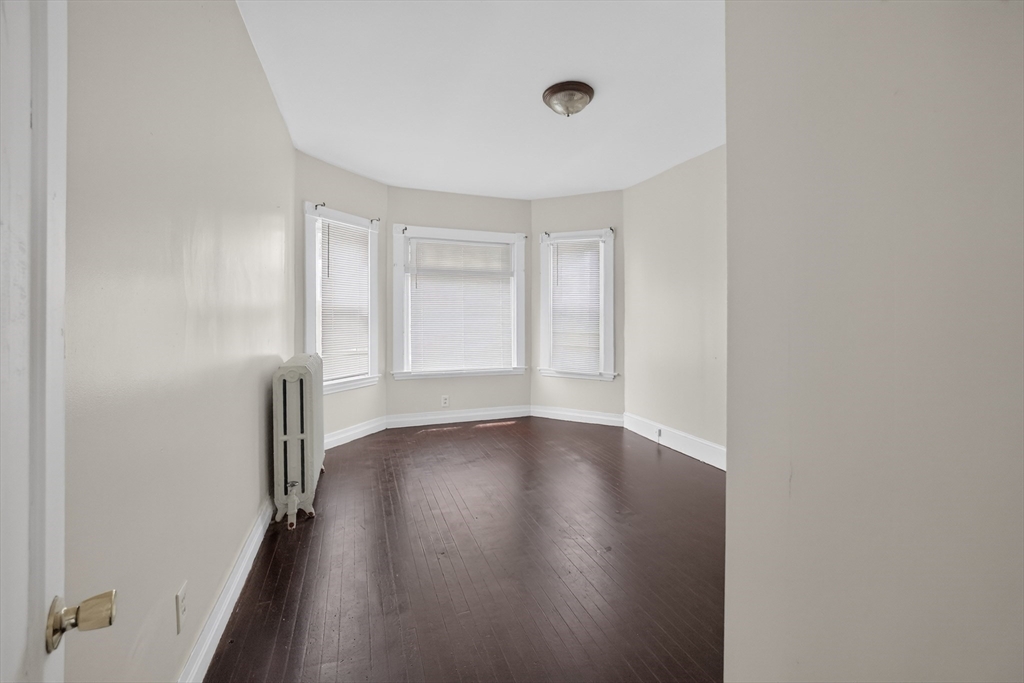 304 Summer St Property Photo 6