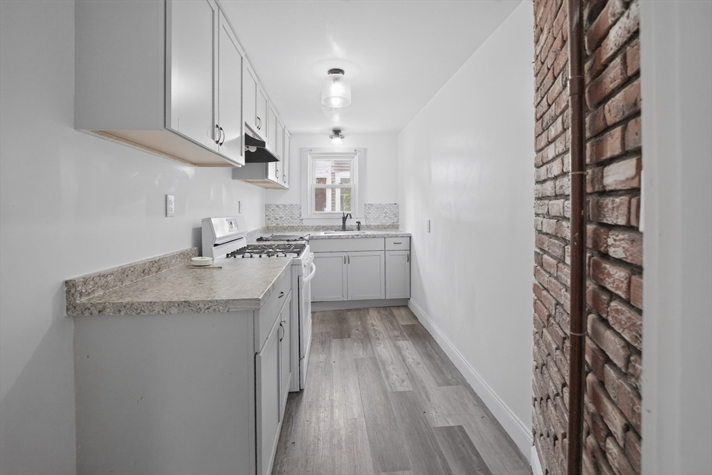 304 Summer St Property Photo 10