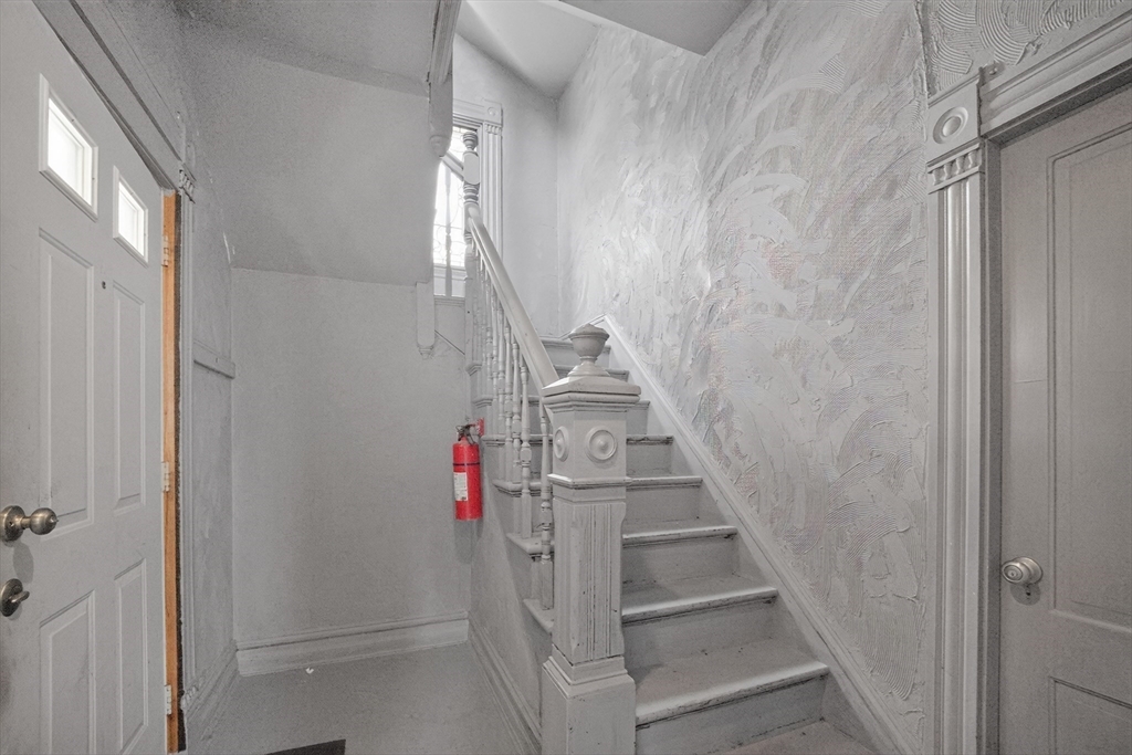 304 Summer St Property Photo 15