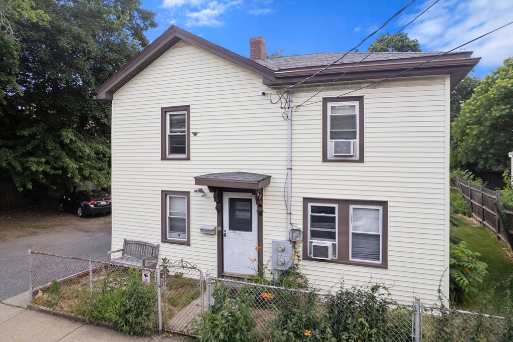 35 Middle St Property Photo 2