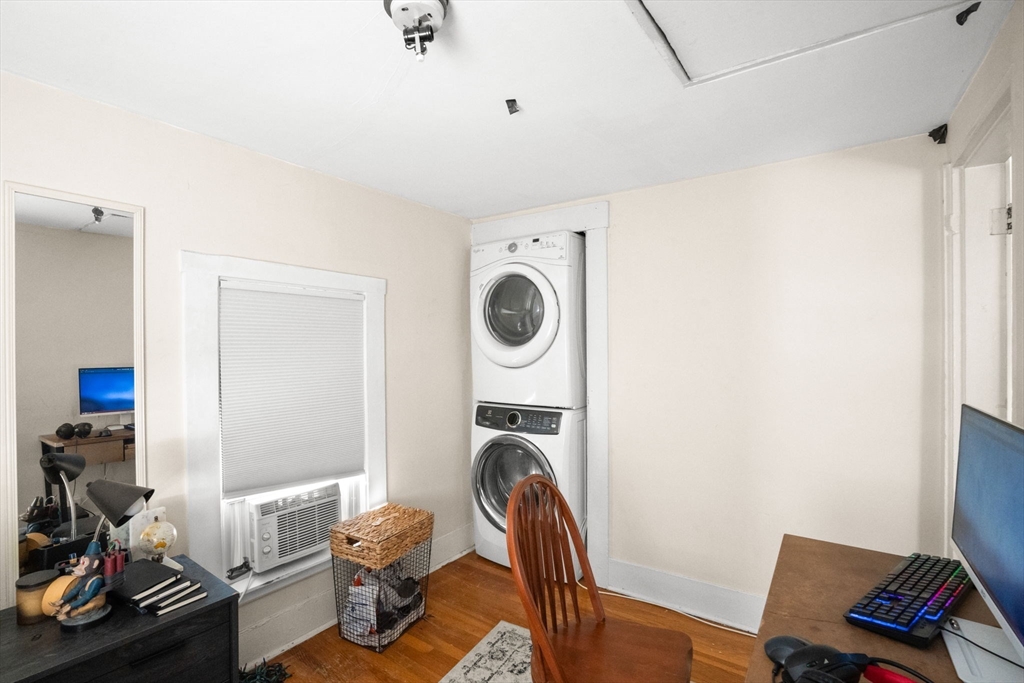 35 Middle St Property Photo 12
