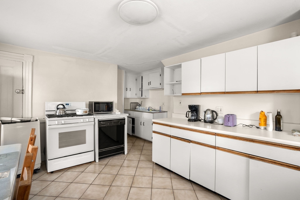 35 Middle St Property Photo 13