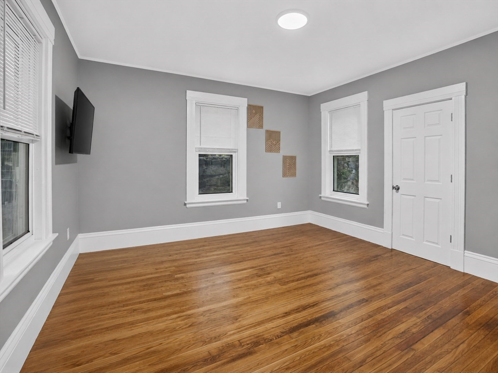 8 Jay St Property Photo 8