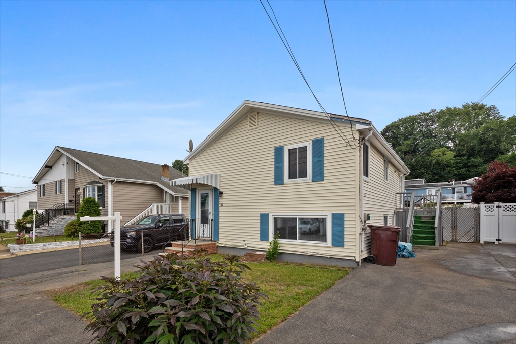 105 Oakwood Ave Property Photo 1