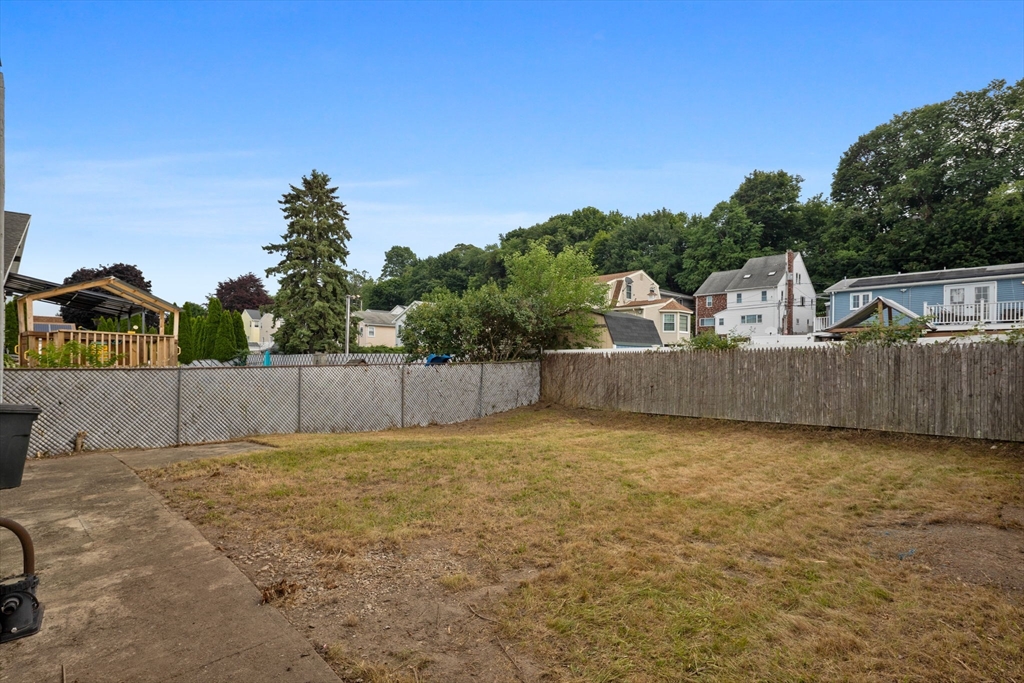 105 Oakwood Ave Property Photo 25