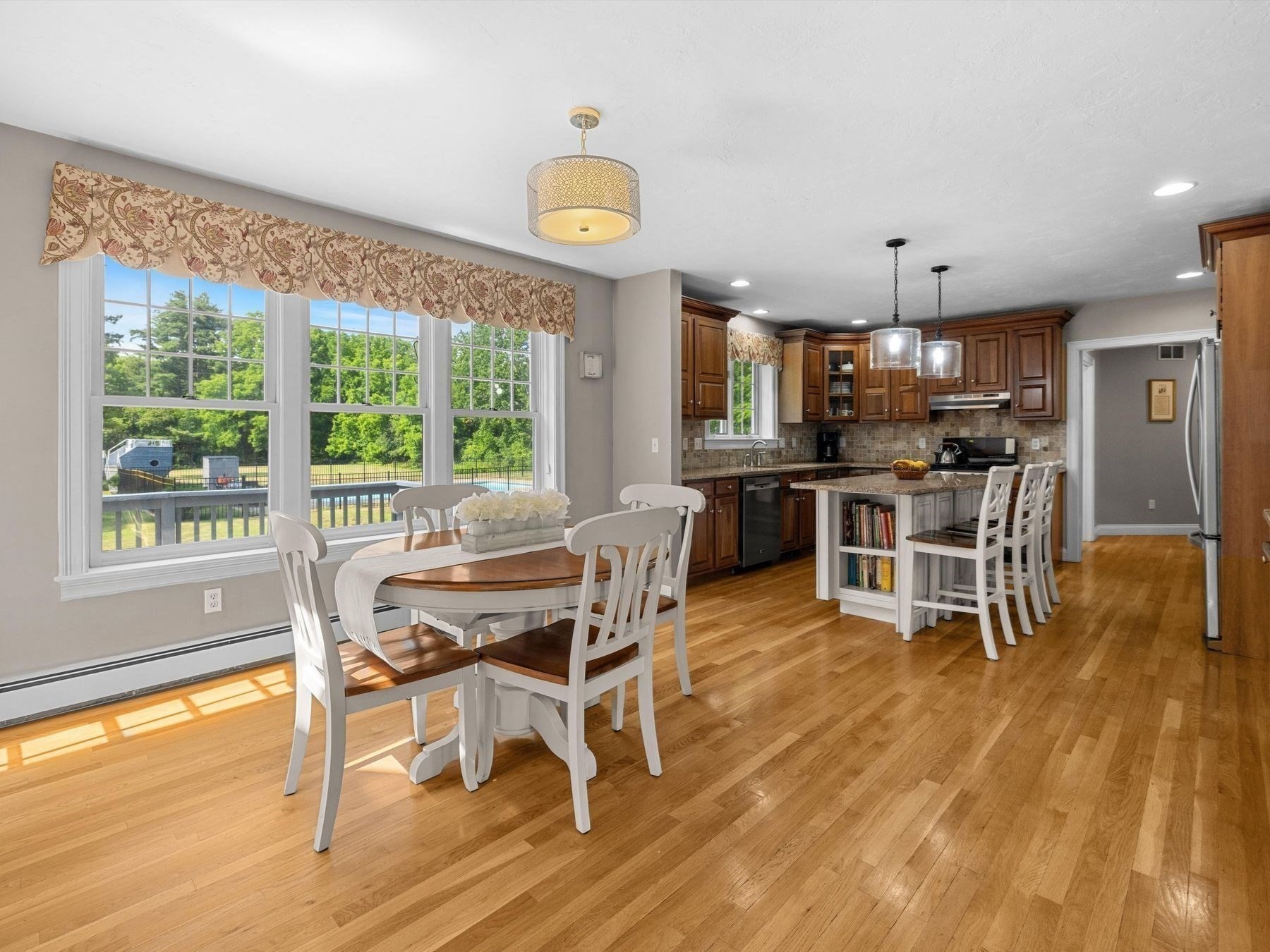 6 Warburton Lane Property Photo 10