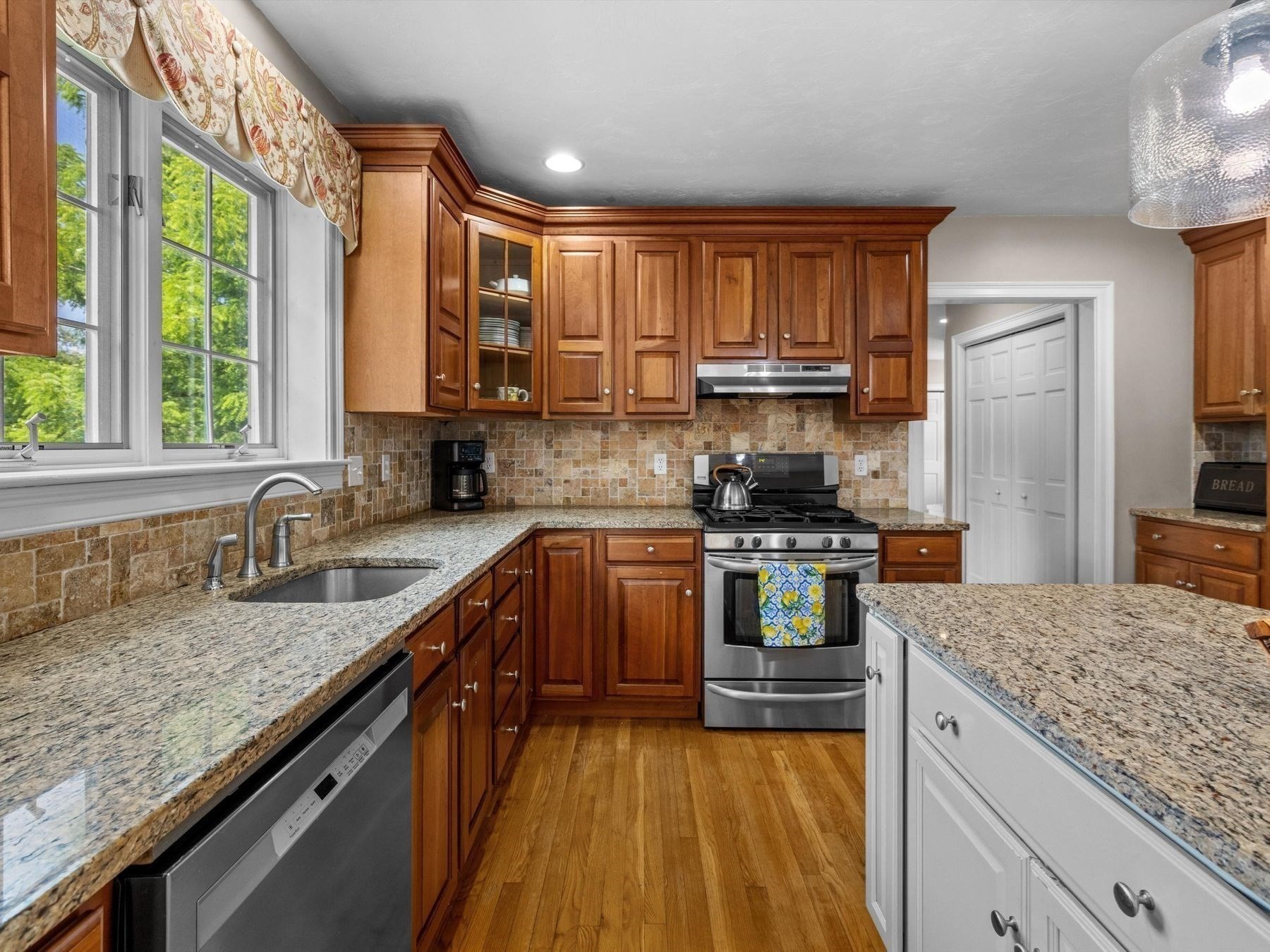 6 Warburton Lane Property Photo 13
