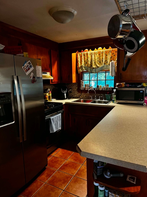 76 Rosewood Avenue Property Photo 4