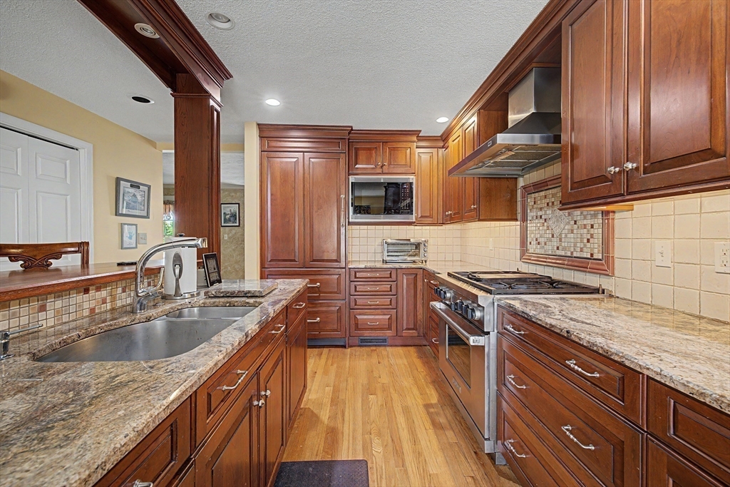 16 Hickory Hill # 16 Property Photo 1