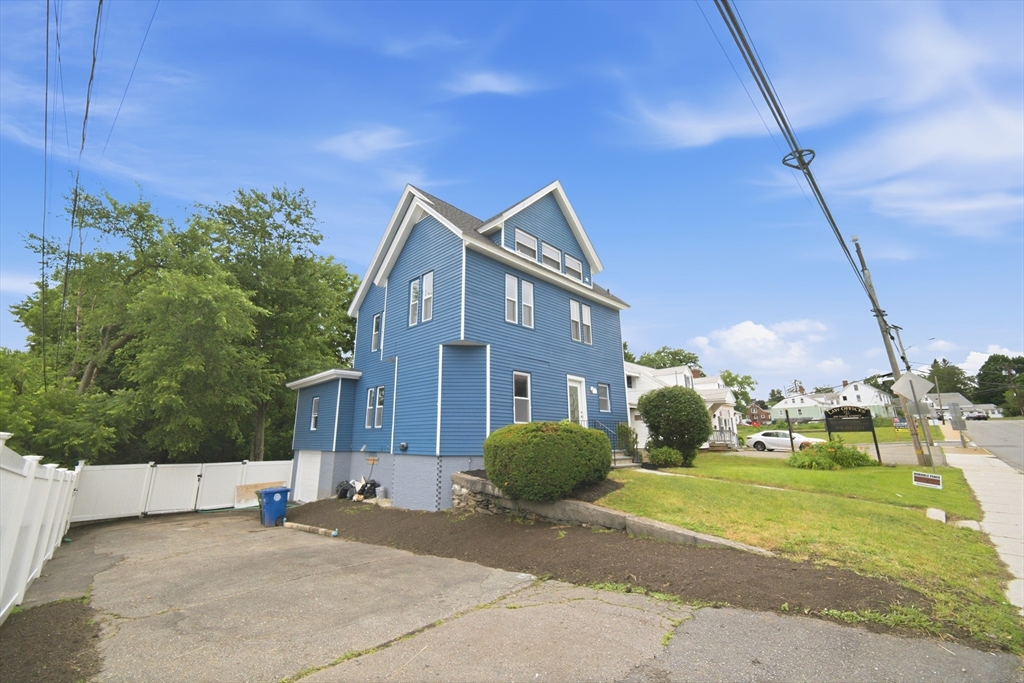 582 Main St Property Photo 1