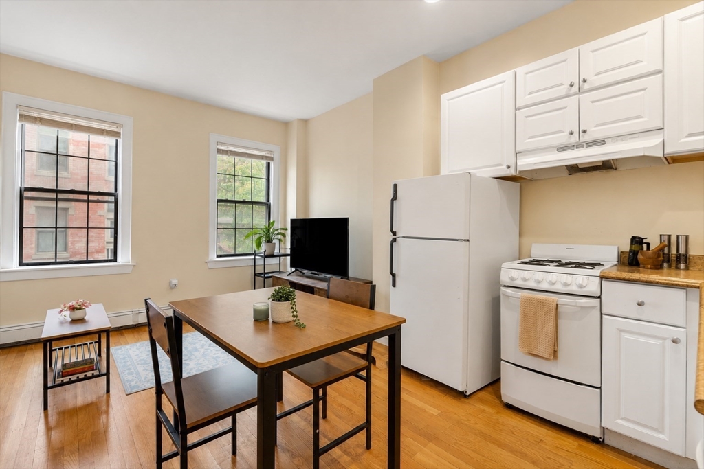 28 Phillips St # A Property Photo 1