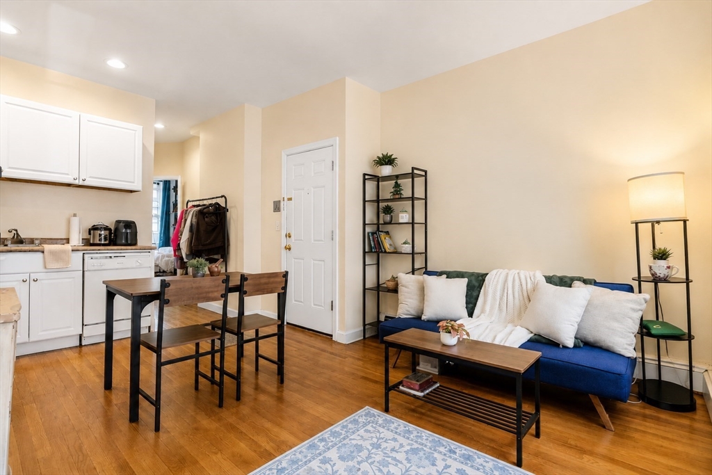 28 Phillips St # A Property Photo 4