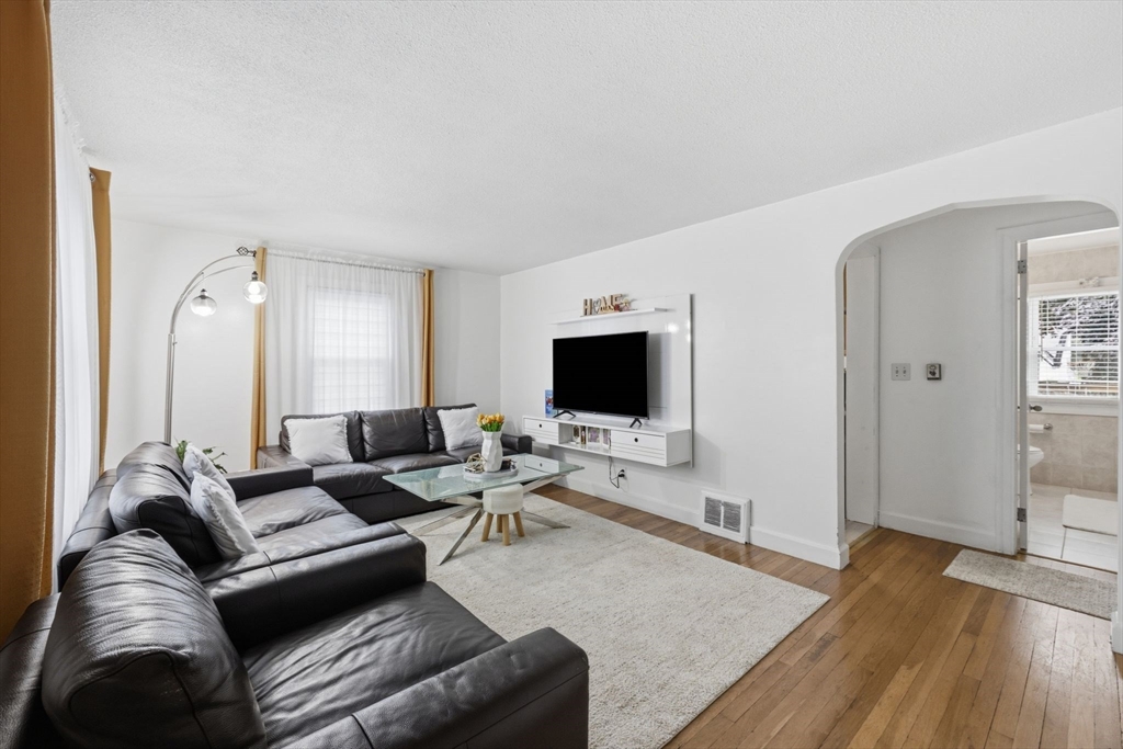 63 Fordham St Property Photo 4