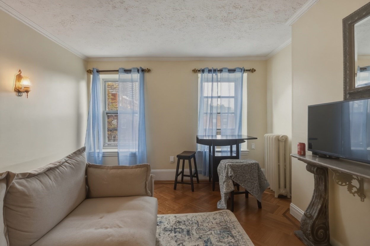 241 West Newtown St # 8 Property Photo 3