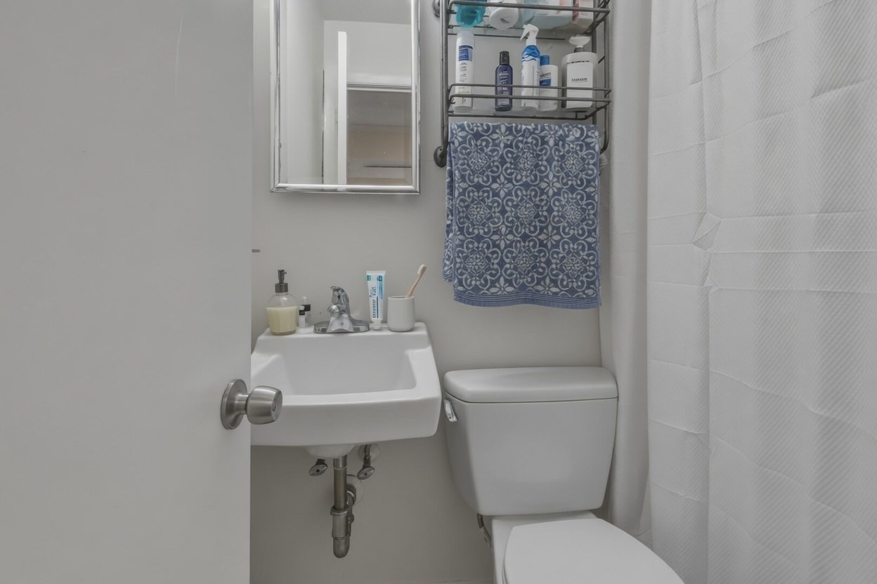 241 West Newtown St # 8 Property Photo 7