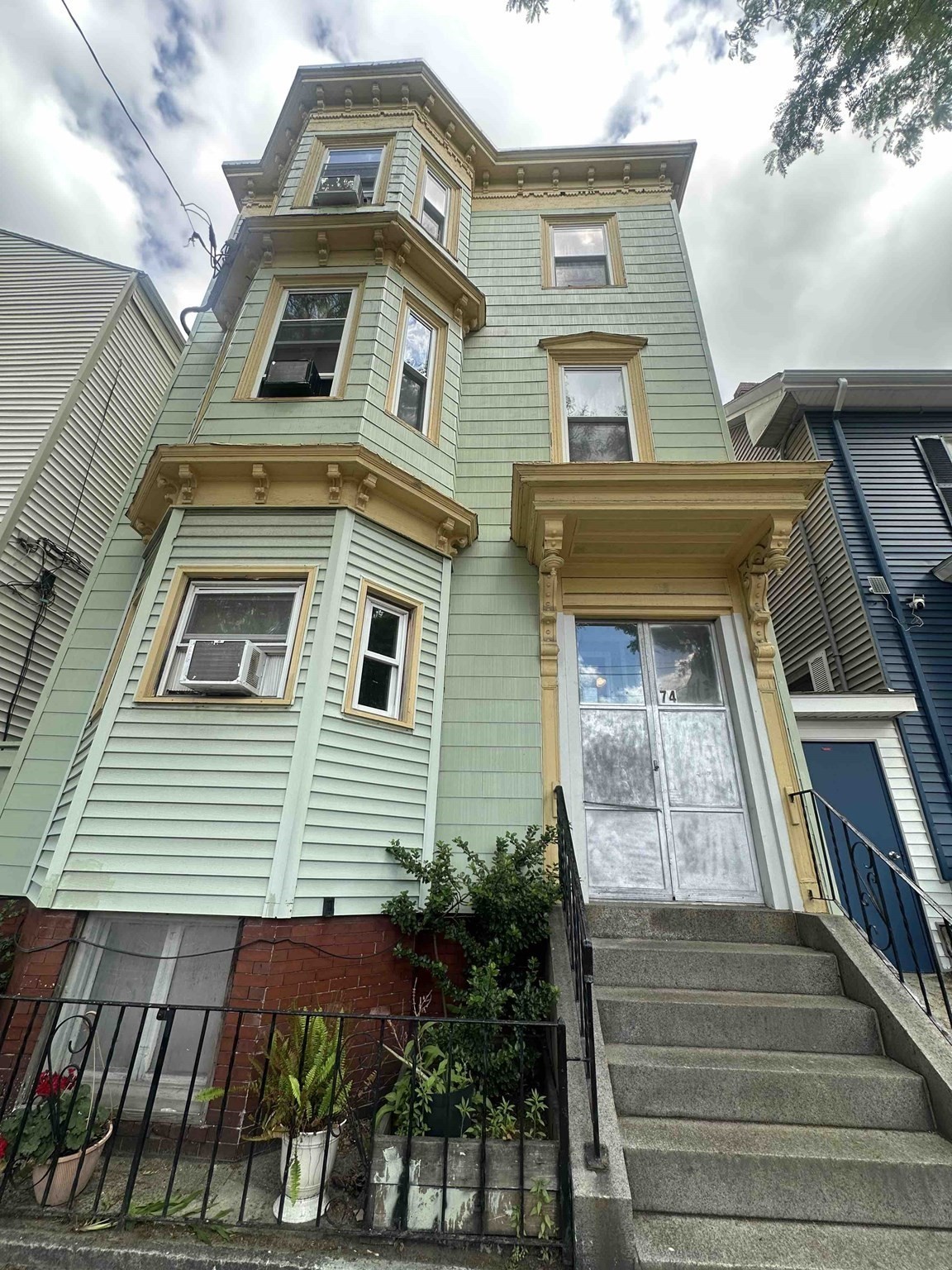 74 Trenton St Property Photo 1