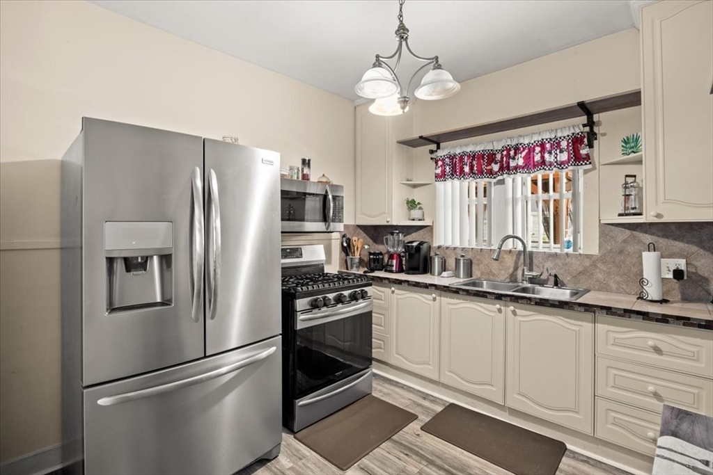2118 Riverside Ave Property Photo 12