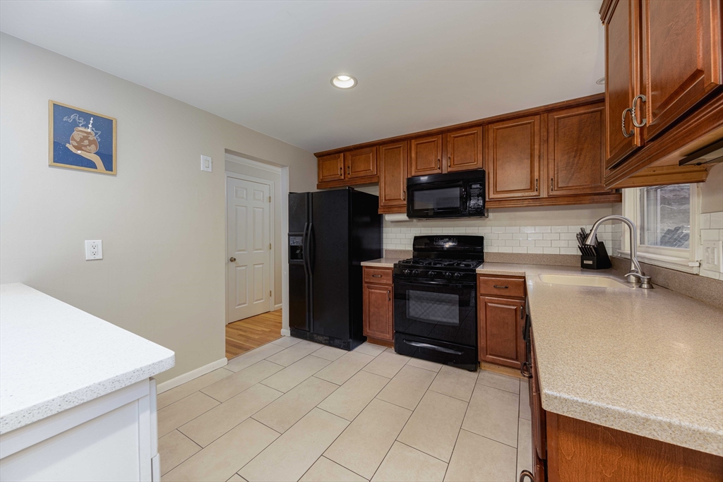 94 West Street Property Photo 9