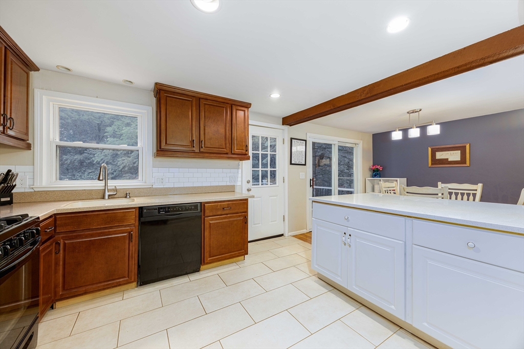 94 West Street Property Photo 12