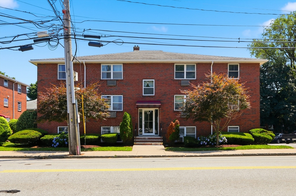33 Montvale Ave # 11 Property Photo 1