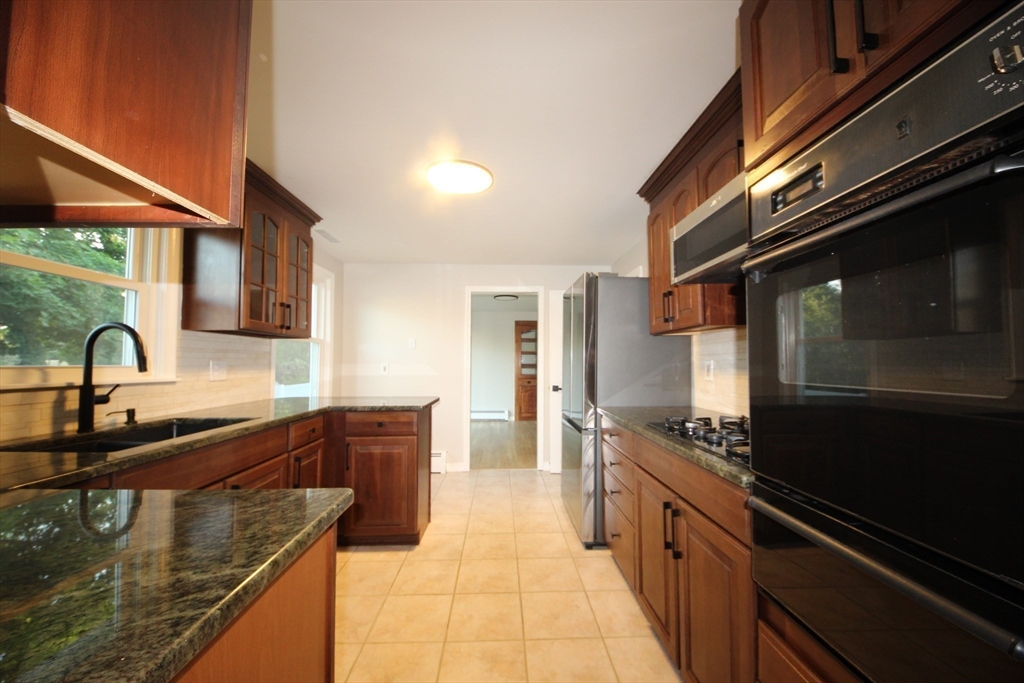 14 Wesley St Property Photo 5