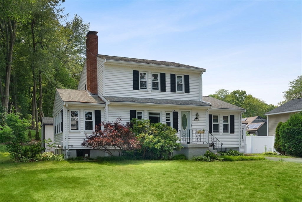 656 Bolton St Property Photo 4