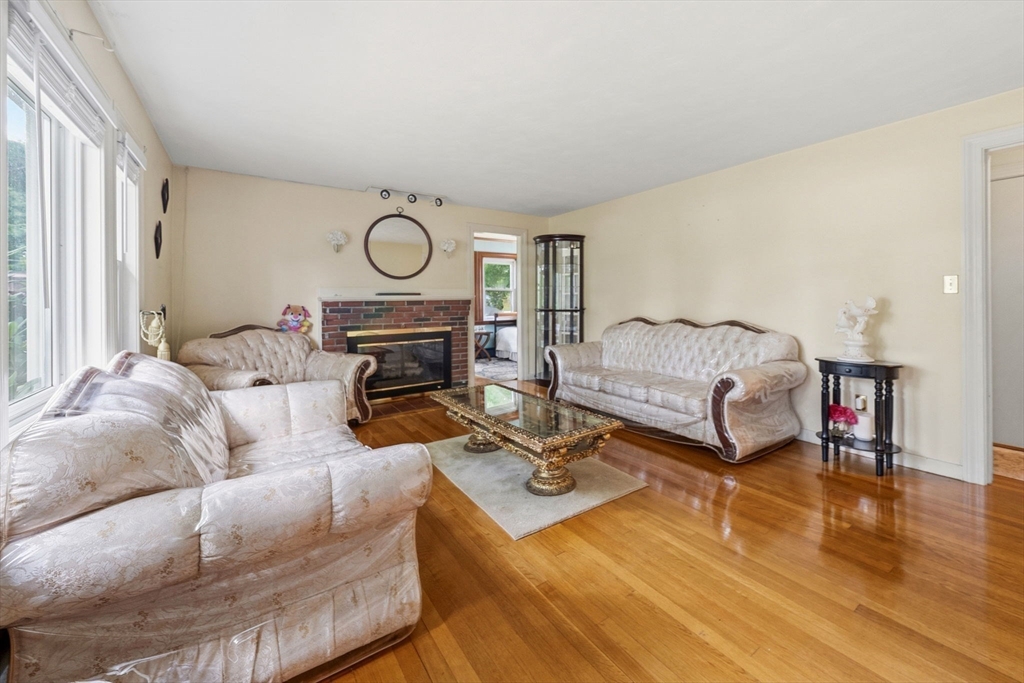 656 Bolton St Property Photo 14