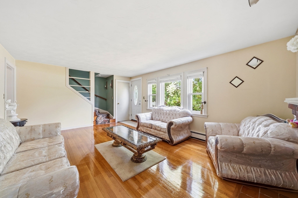 656 Bolton St Property Photo 15