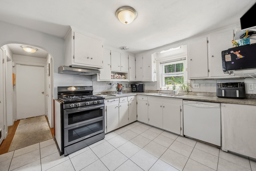 656 Bolton St Property Photo 19