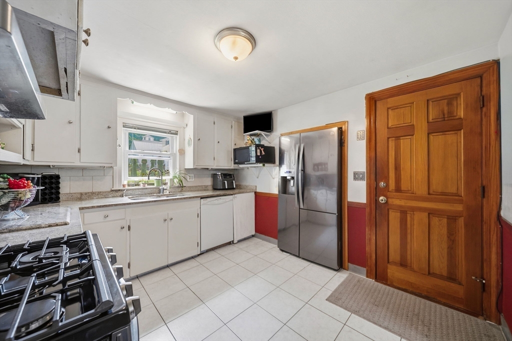 656 Bolton St Property Photo 20