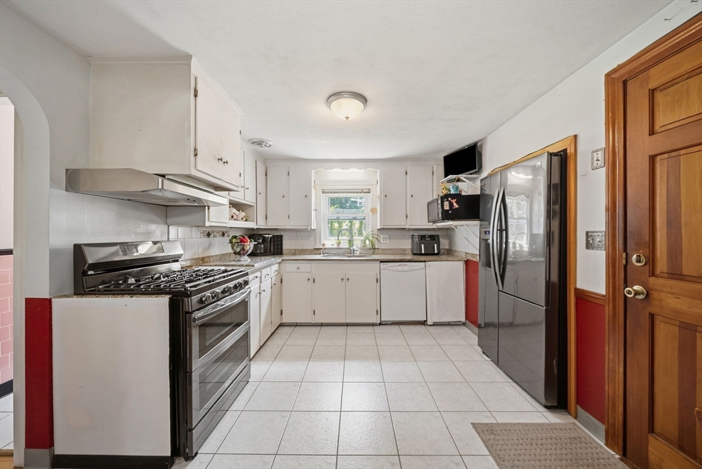 656 Bolton St Property Photo 21