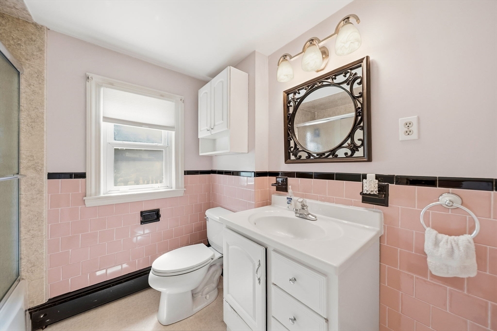 656 Bolton St Property Photo 26