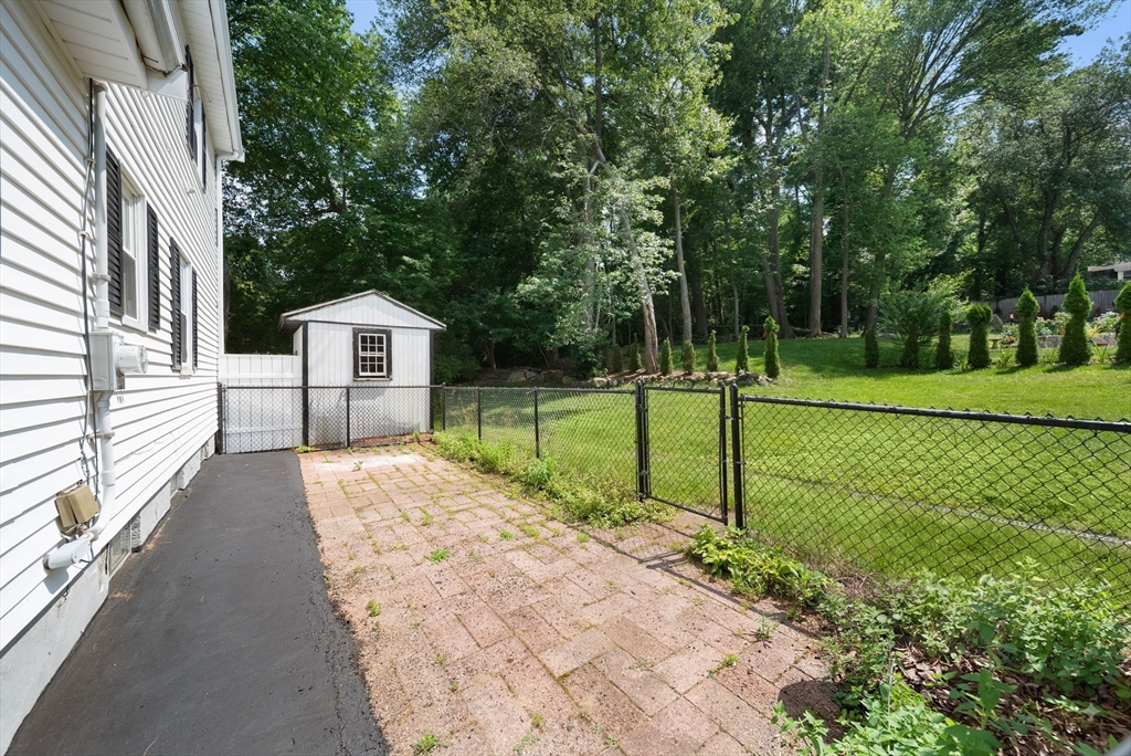 656 Bolton St Property Photo 32