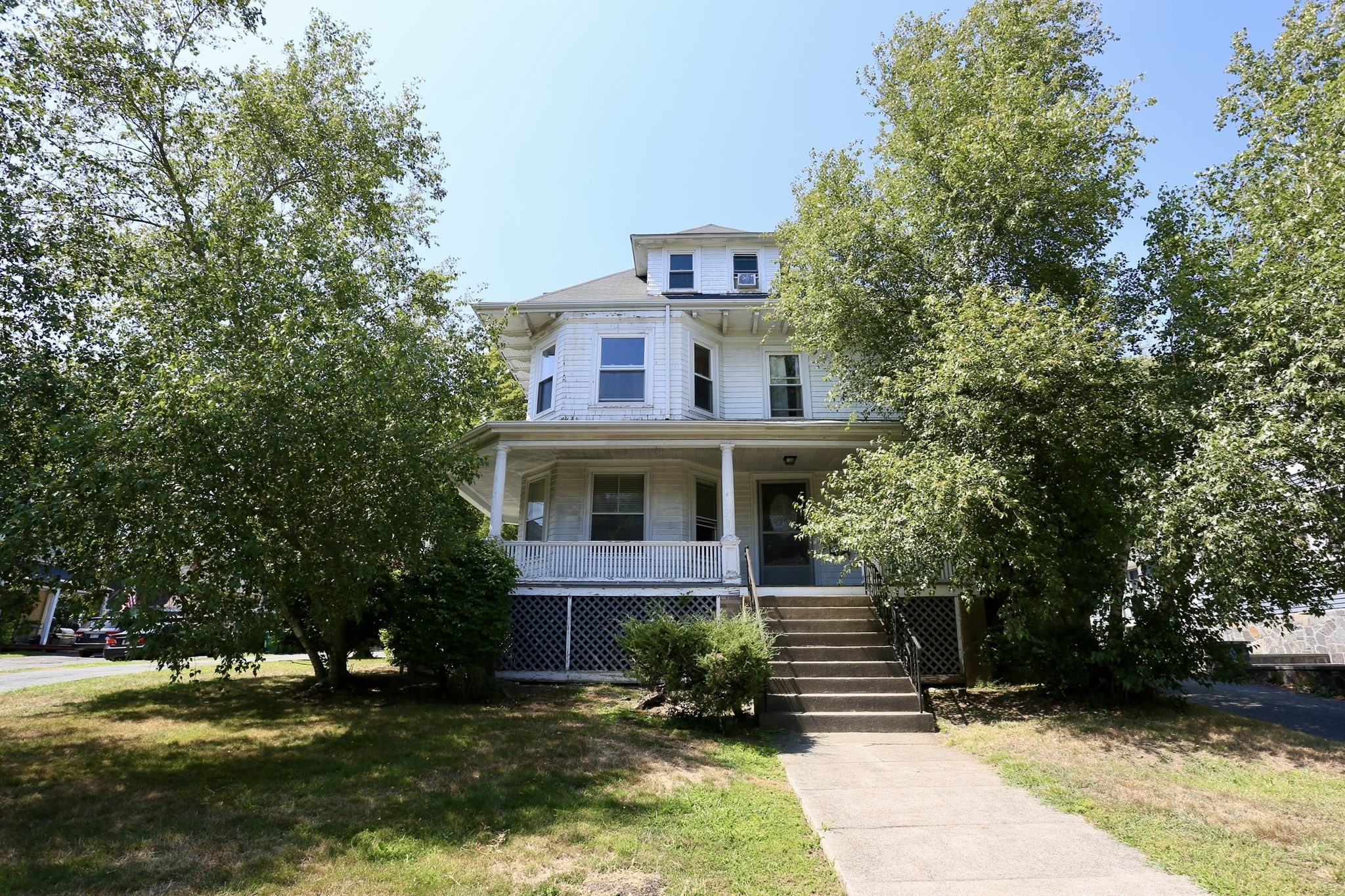 124 Forest St Property Photo 1