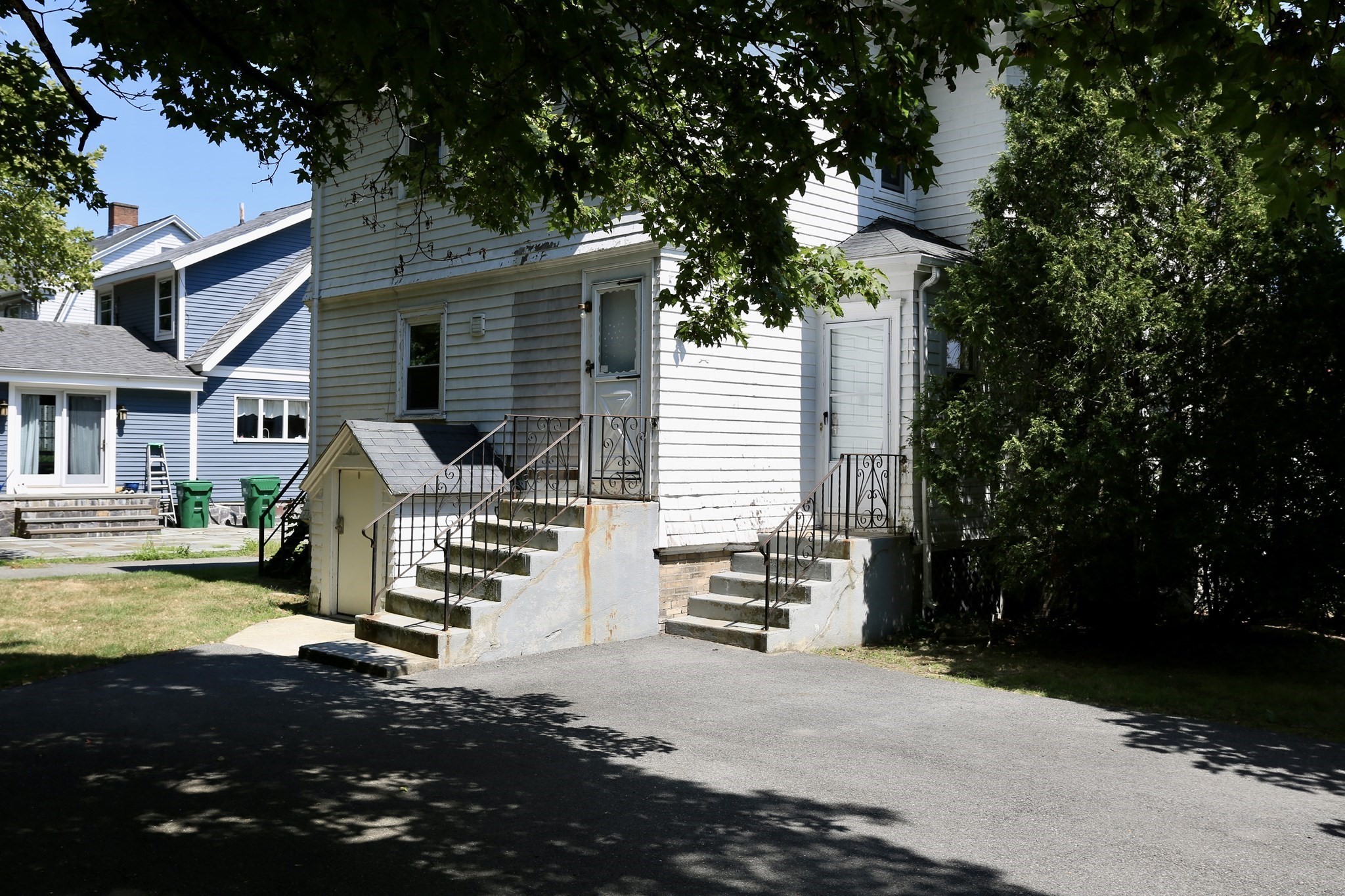 124 Forest St Property Photo 2